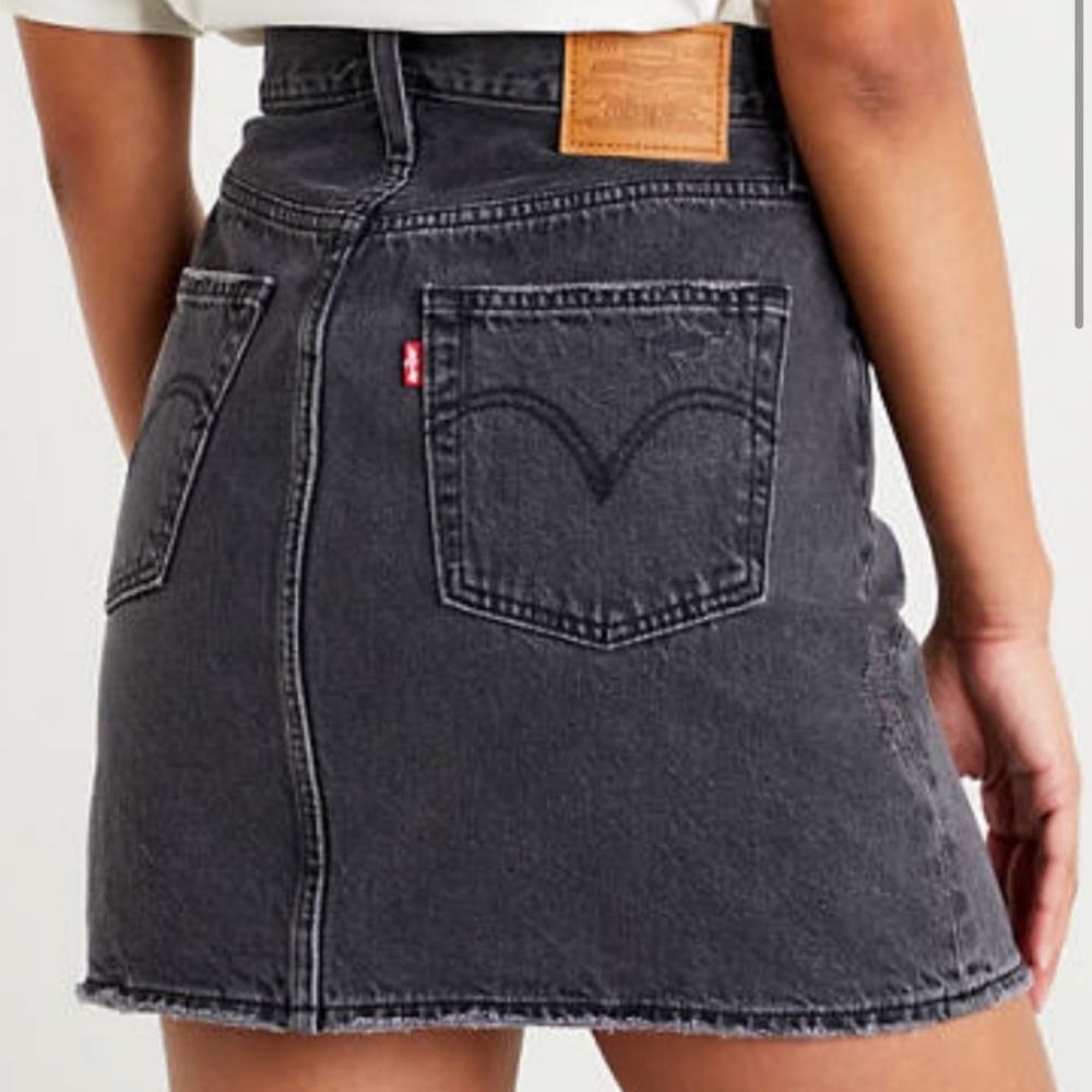 LEVIS HIGH RISE CHARCOAL DENIM SKIRT SIZE 28
